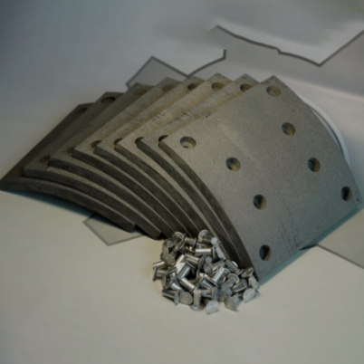 Накл торм МАЗ 5336-3501105 (8шт+заклёпки) "Автомагнат"