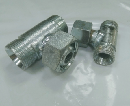 Штуцер соеденит. (тройник) S32 с гайкой