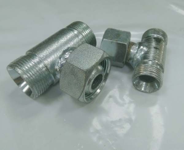 Штуцер соеденит. (тройник) S32 с гайкой