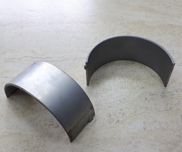 Вкладыш к/в шатунный  верхний стандарт 4-6ВТ,ISBe 3969562,3939859