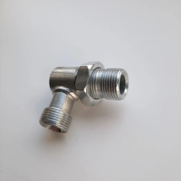 Штуцер соед.S-24 (уголок) с контрогайкой  г/ц КУН МТЗ 