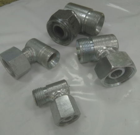 Штуцер соеденит. (уголок) S32 с гайкой