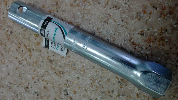 Ключ свечной 21*160мм с рез.упл. 13723