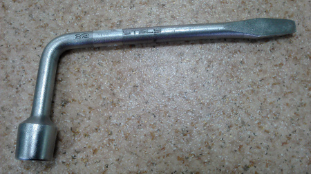 Ключ балонный 22мм УАЗ L-300 с лопат."КЗСМИ"